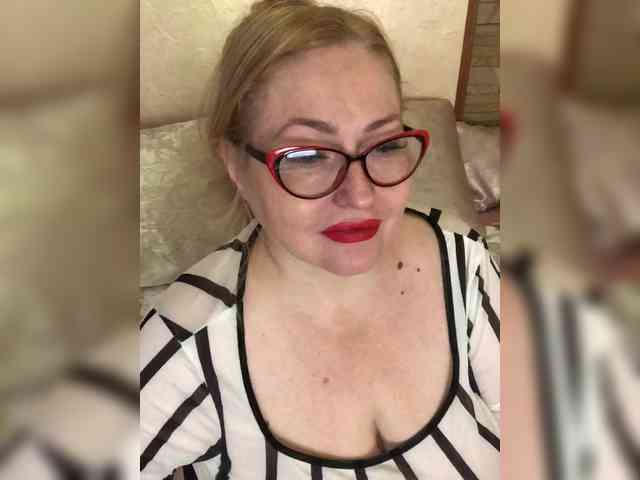 luxuriousGoddess webcam