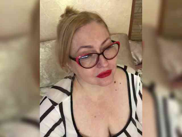 luxuriousGoddess webcam