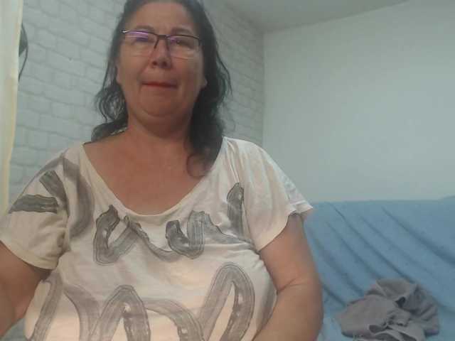 emmasquirt69 webcam bongacams model stream image