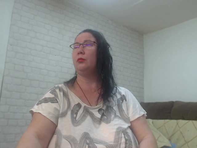 emmasquirt69 live sex show