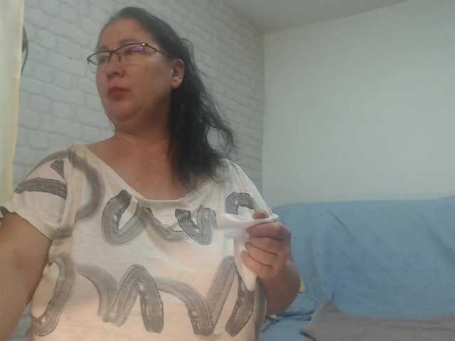 emmasquirt69 webcam bongacams model stream image