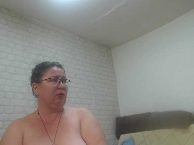 emmasquirt69's BongaCams show and profile