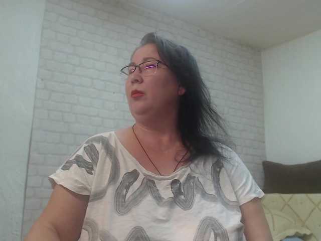 emmasquirt69's BongaCams show and profile