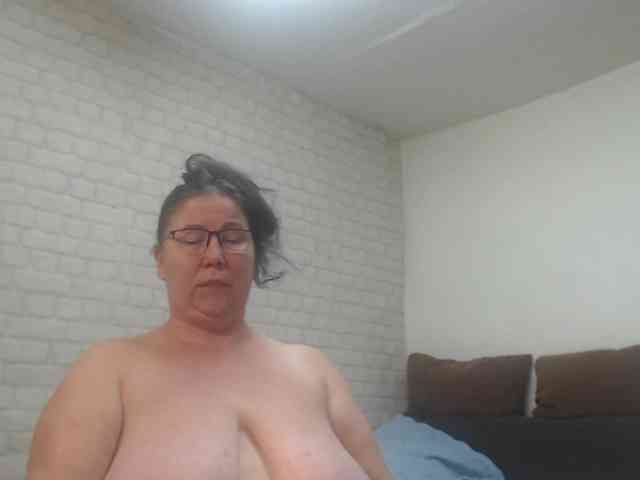 emmasquirt69 Live Webcam on BongaCams