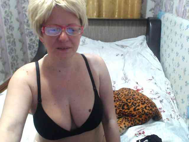 CrazzyBitch Live Webcam on BongaCams