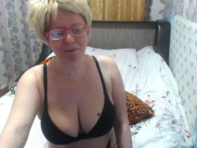 CrazzyBitch Live Webcam on BongaCams