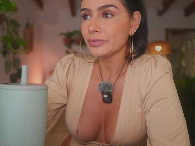 Sex chat gratuit in direct cu Meegan pe BongaCams