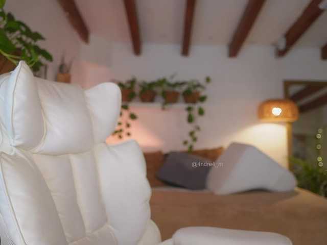 Meegan's BongaCams show and profile