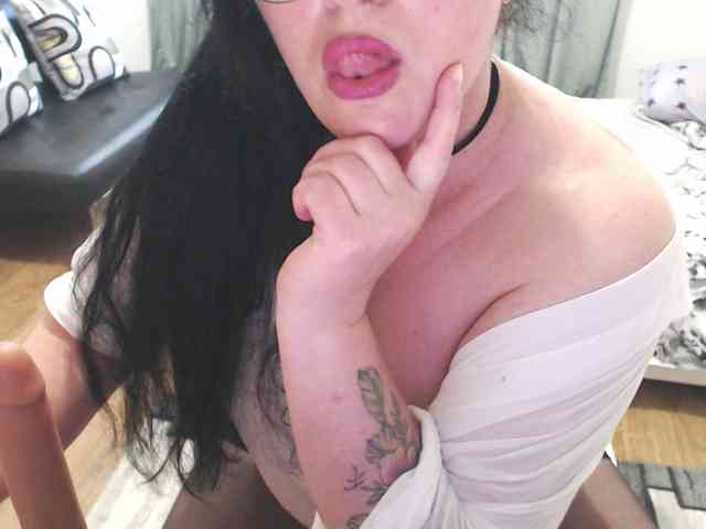JullieMilf webcam