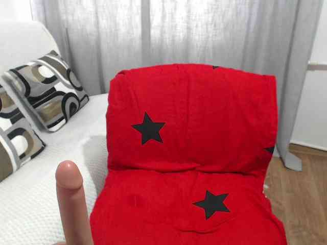 JullieMilf webcam