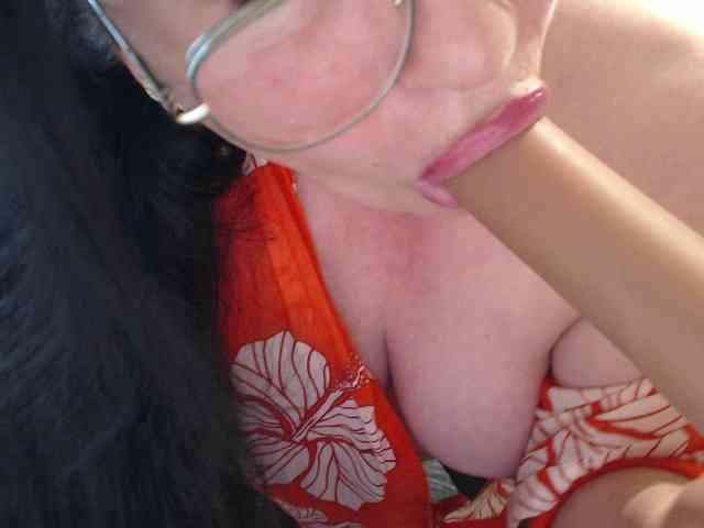 JullieMilf webcam
