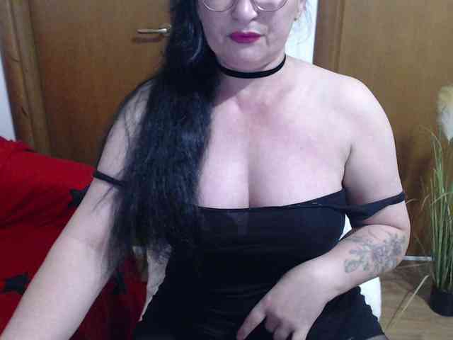 JullieMilf webcam