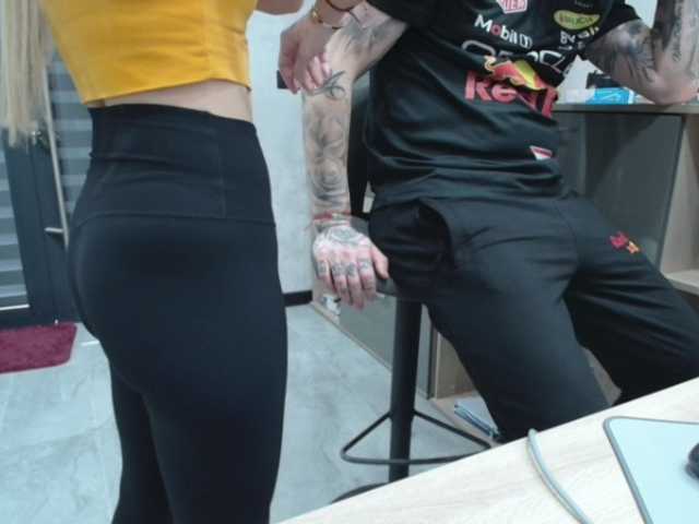 tattoo-couple live sex show