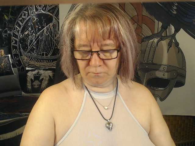 90dTitten's BongaCams show and profile