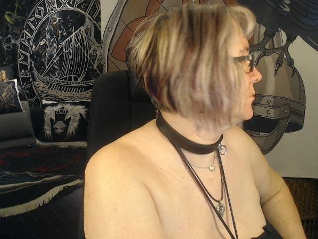 90dTitten's BongaCams show and profile