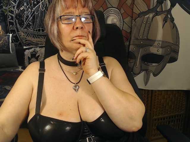 90dTitten's BongaCams show and profile