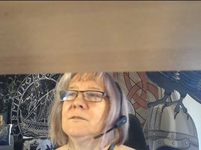 90dTitten's BongaCams show and profile