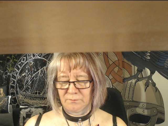 90dTitten's BongaCams show and profile