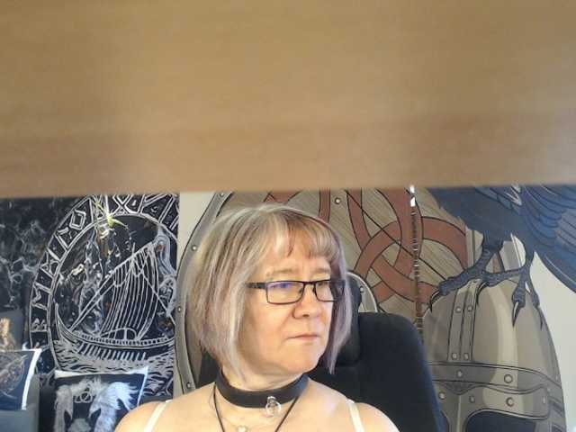 90dTitten's BongaCams show and profile