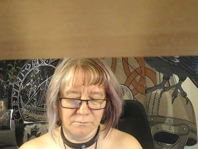 90dTitten's BongaCams show and profile