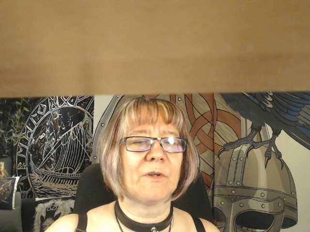 90dTitten's BongaCams show and profile