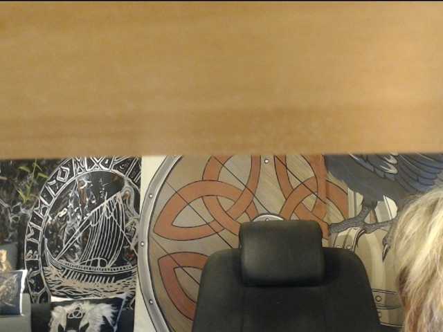 90dTitten's BongaCams show and profile