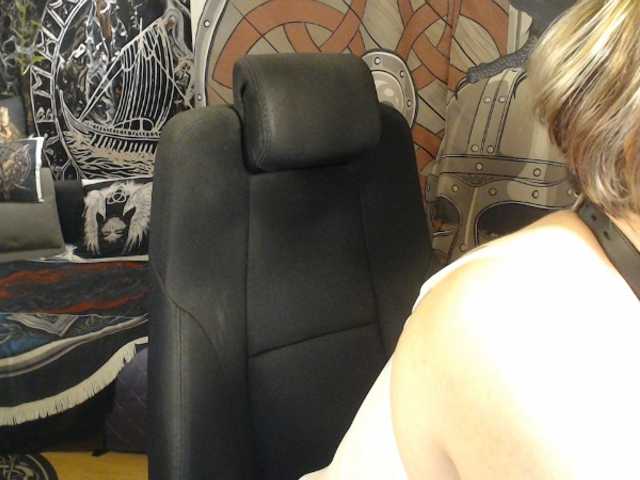 90dTitten's BongaCams show and profile