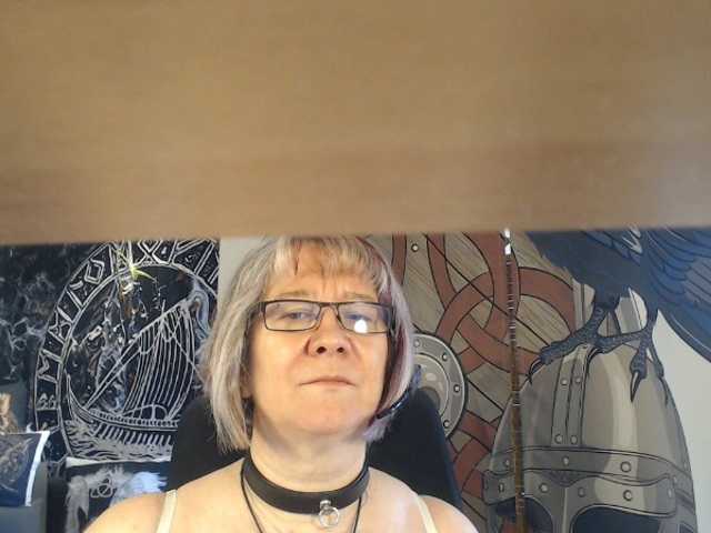 90dTitten's BongaCams show and profile