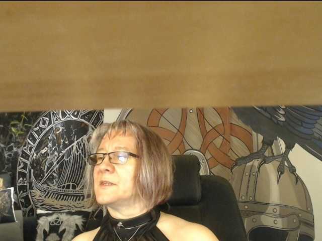 90dTitten's BongaCams show and profile