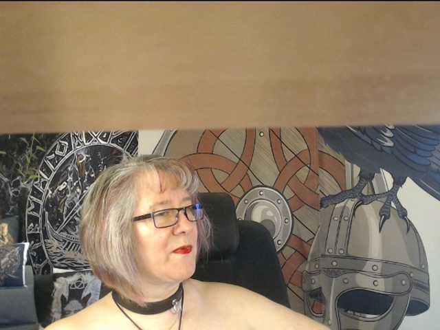 90dTitten's BongaCams show and profile