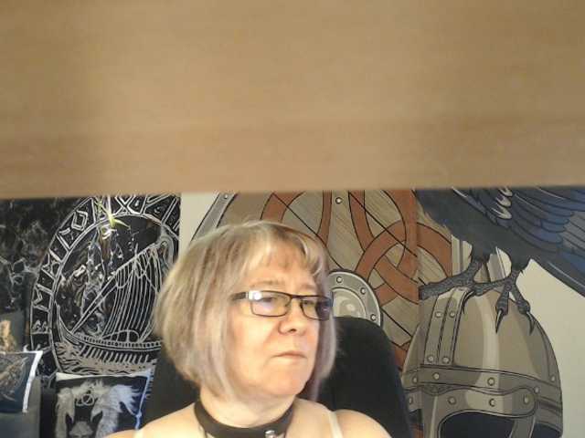 90dTitten's BongaCams show and profile