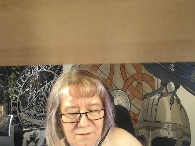 90dTitten's BongaCams show and profile