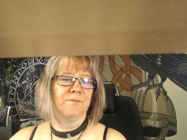 90dTitten's BongaCams show and profile