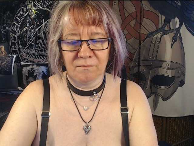 90dTitten's BongaCams show and profile