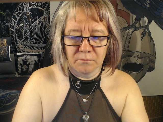 Discover gorgeous escort 90dTitten 90dTitten from BongaCams