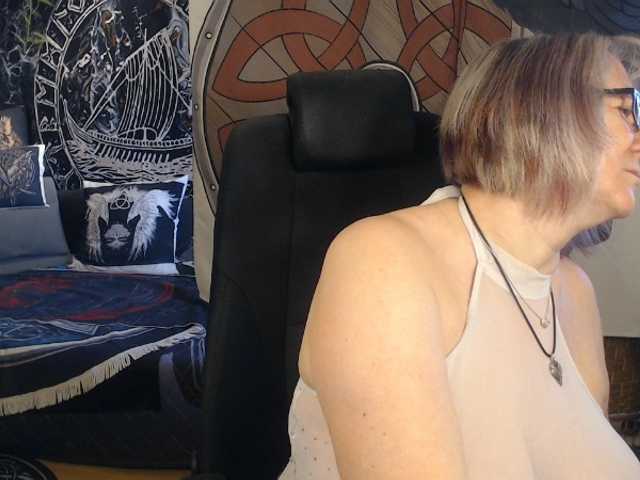 90dTitten's BongaCams show and profile