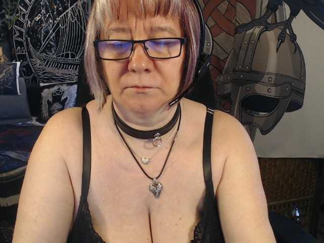 90dTitten's BongaCams show and profile