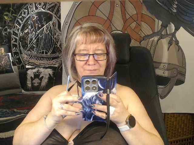 90dTitten's BongaCams show and profile