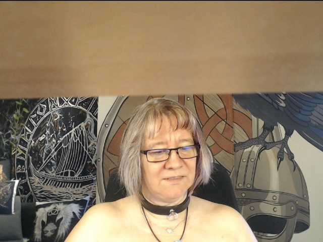 90dTitten's BongaCams show and profile