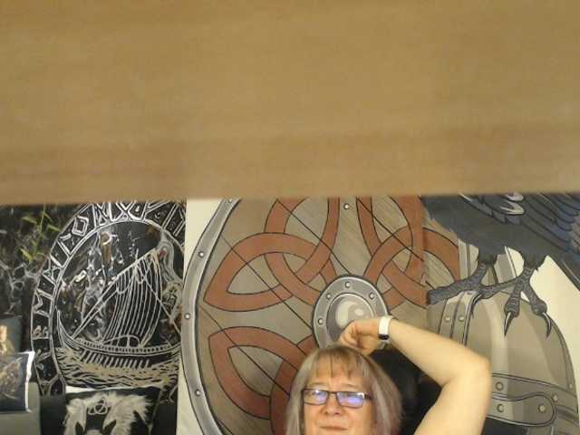 90dTitten's BongaCams show and profile