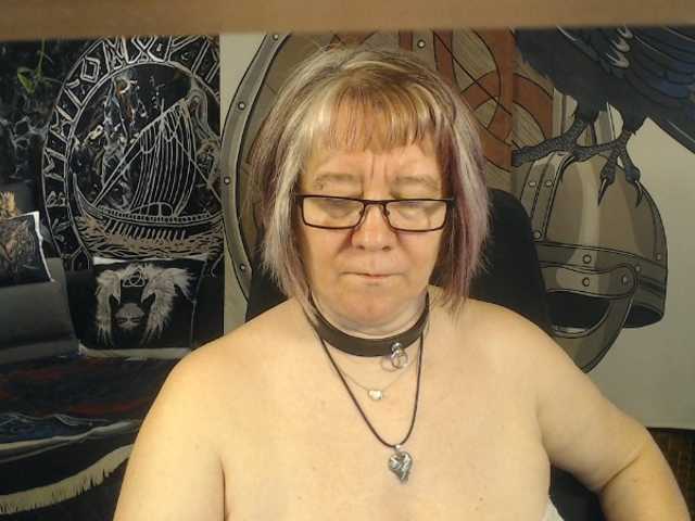 90dTitten's BongaCams show and profile