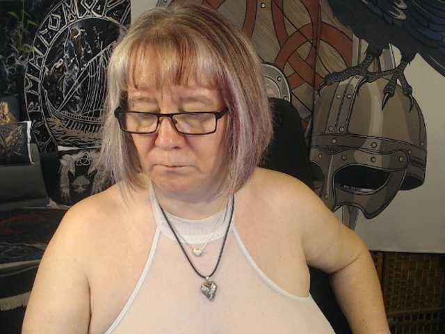 90dTitten Live Cam on BongaCams