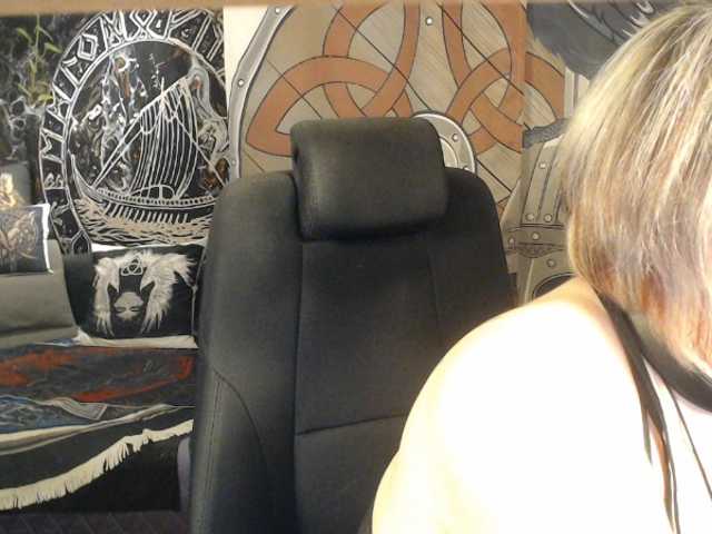 90dTitten's BongaCams show and profile