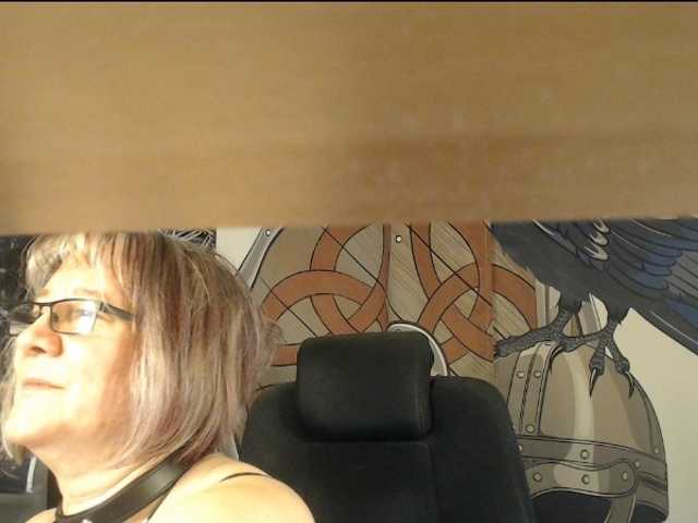 90dTitten's BongaCams show and profile