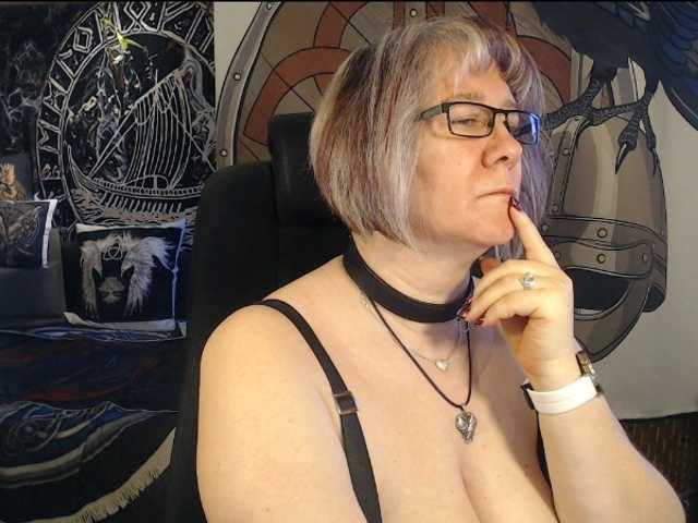 90dTitten's BongaCams show and profile