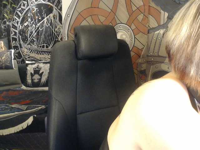 90dTitten's BongaCams show and profile