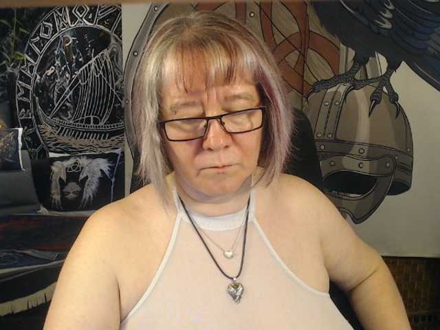 90dTitten's BongaCams show and profile