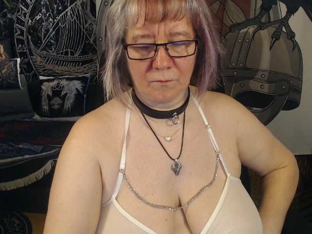 90dTitten's BongaCams show and profile