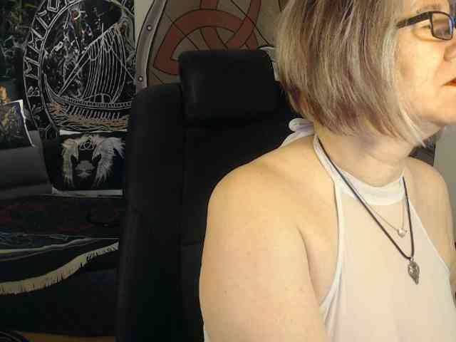 90dTitten Live Webcam on BongaCams