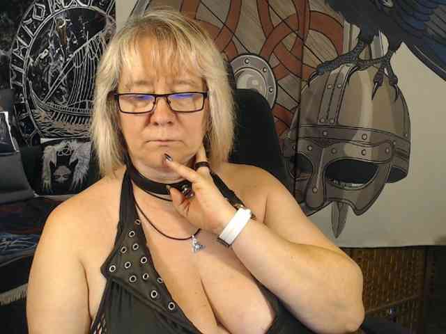 90dTitten webcam